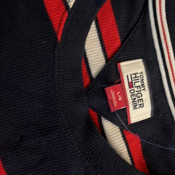 Just don’t wear it anymore, it’s in good condition, a size large in kids - Picture 2 of 2